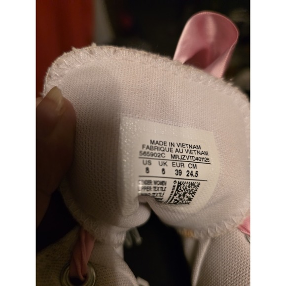 Converse Chuck Taylor Tennis Shoes. Womens Size 8. White With Pink Shoelaces... - Picture 7 of 9